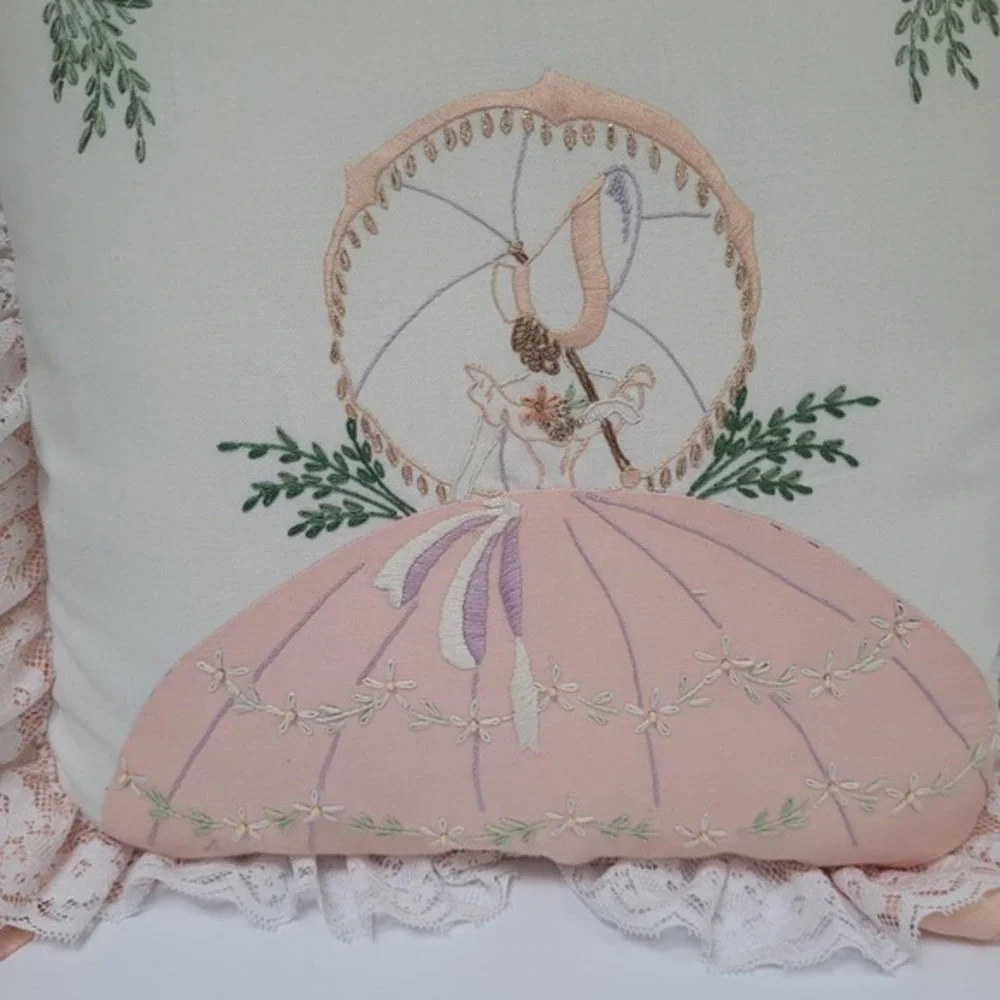 Vtg‎ Southern Belle Embroidered Throw Pillow Ruffled Lace 2